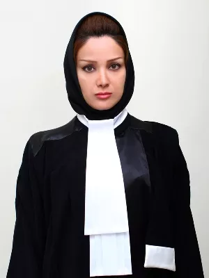 سرکار-خانم-مینا-زارع-وکیل-پایه-یک-دادگستری